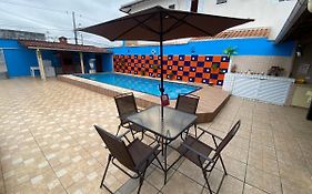Casa com Piscina e Churrasqueira
